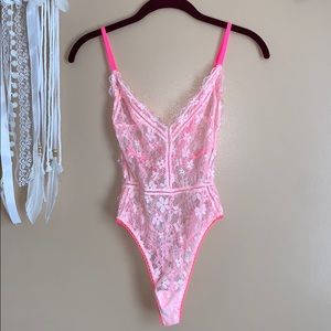 Victoria’s Secret hot pink lace teddy 🌷